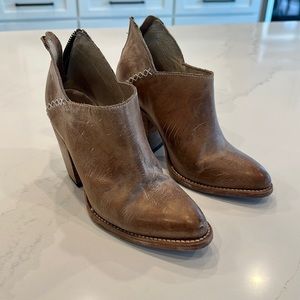 FREEBIRD by Steven Booties size 8